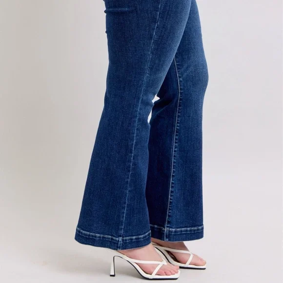 Judy Blue Full Size High Rise Flare Jeans with Pockets Plus Size - Picture 8 of 16